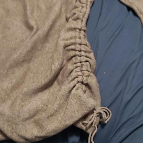 Fashion Nova Tan Cutout Shoulder Turtleneck Sweater Tie Sides Size Large - Picture 3 of 3